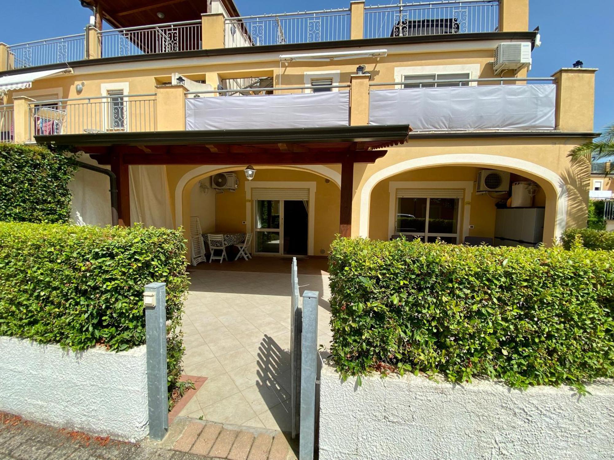 Apartmán Pizzo Beach Club Pokoj fotografie